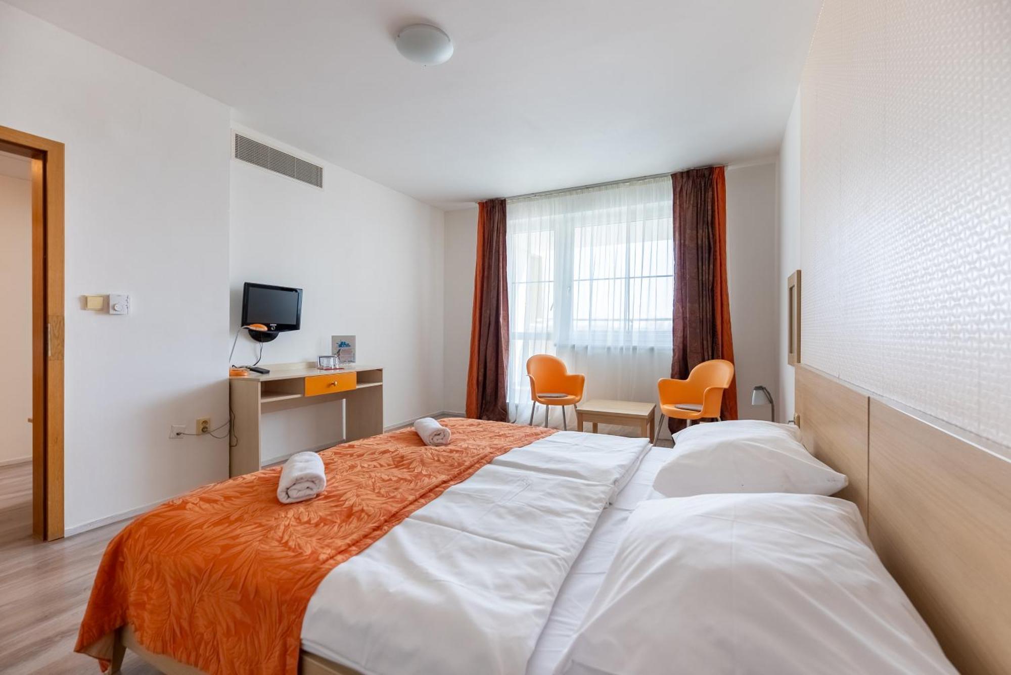 Hotel And Park Divoka Voda Pozsony Kültér fotó